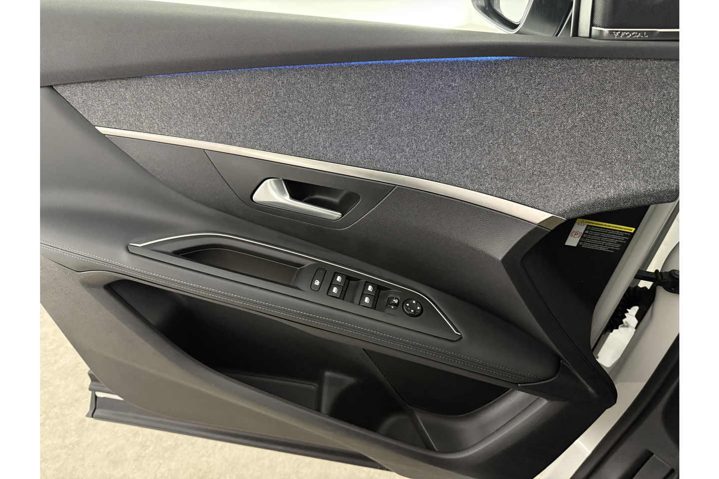 Peugeot 3008 1.2 PureTech 360 Camera Pano Virtual LED Sfeerverl. Focal Audio Carplay Clima Cruise PDC Navi 19"LMV