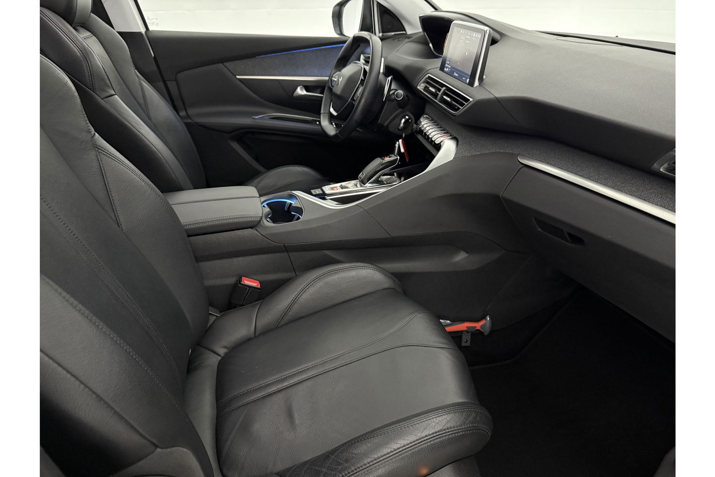 Peugeot 3008 1.2 PureTech 360 Camera Pano Virtual LED Sfeerverl. Focal Audio Carplay Clima Cruise PDC Navi 19"LMV