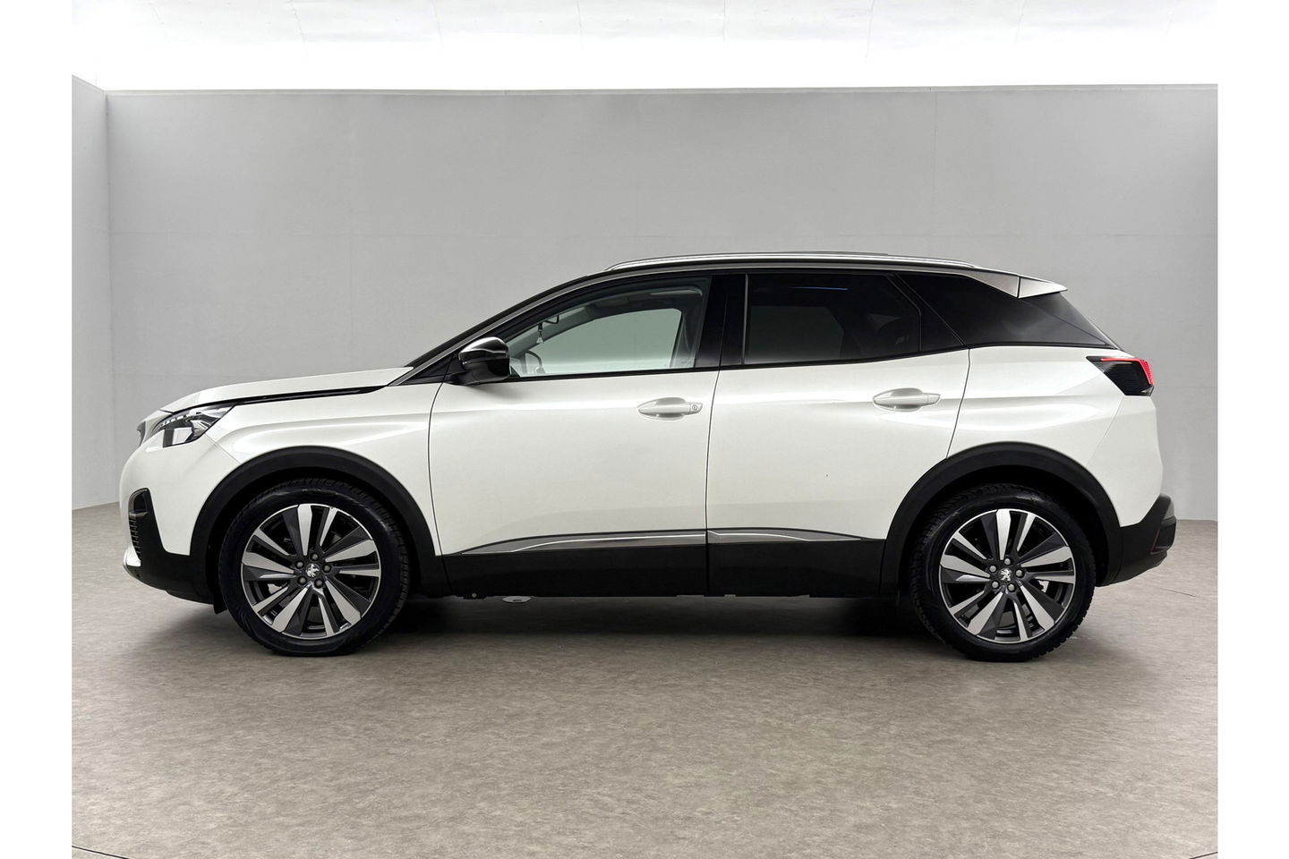 Peugeot 3008 1.2 PureTech 360 Camera Pano Virtual LED Sfeerverl. Focal Audio Carplay Clima Cruise PDC Navi 19"LMV