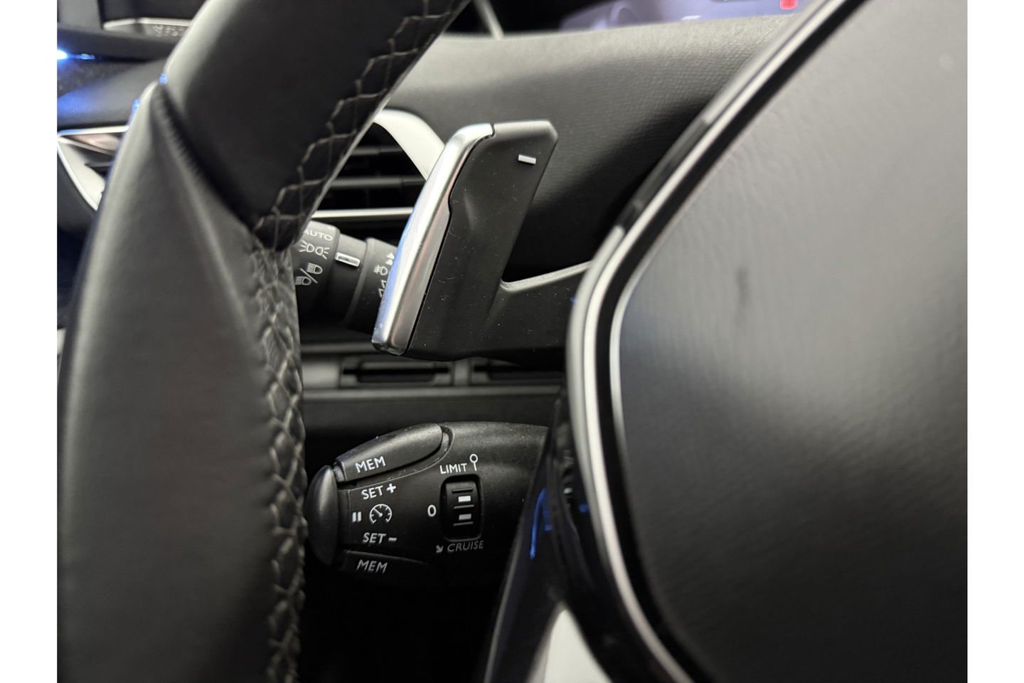 Peugeot 3008 1.2 PureTech 360 Camera Pano Virtual LED Sfeerverl. Focal Audio Carplay Clima Cruise PDC Navi 19"LMV