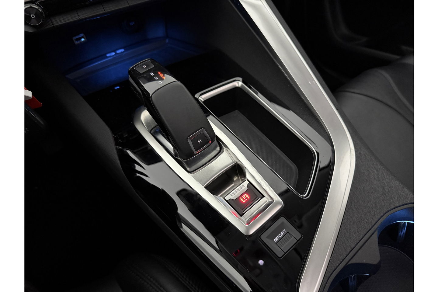 Peugeot 3008 1.2 PureTech 360 Camera Pano Virtual LED Sfeerverl. Focal Audio Carplay Clima Cruise PDC Navi 19"LMV