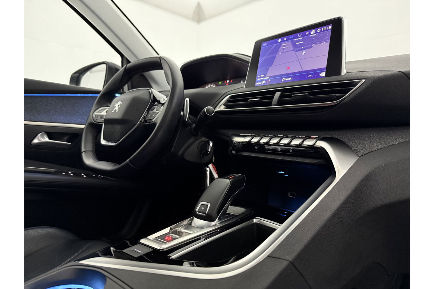 Peugeot 3008 1.2 PureTech 360 Camera Pano Virtual LED Sfeerverl. Focal Audio Carplay Clima Cruise PDC Navi 19"LMV