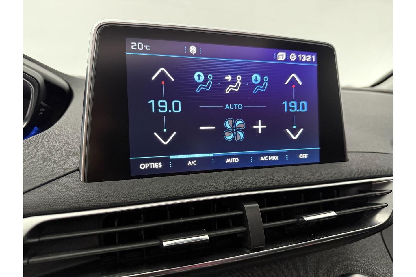 Peugeot 3008 1.2 PureTech 360 Camera Pano Virtual LED Sfeerverl. Focal Audio Carplay Clima Cruise PDC Navi 19"LMV