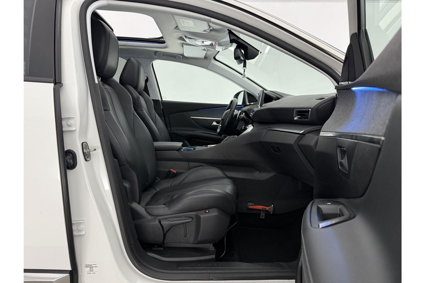 Peugeot 3008 1.2 PureTech 360 Camera Pano Virtual LED Sfeerverl. Focal Audio Carplay Clima Cruise PDC Navi 19"LMV