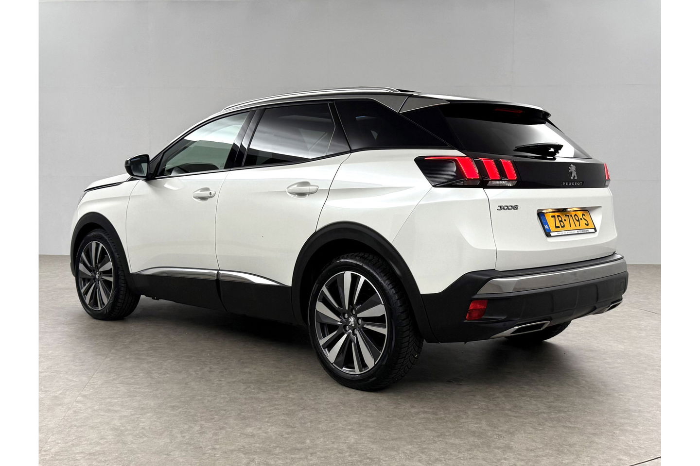 Peugeot 3008 1.2 PureTech 360 Camera Pano Virtual LED Sfeerverl. Focal Audio Carplay Clima Cruise PDC Navi 19"LMV