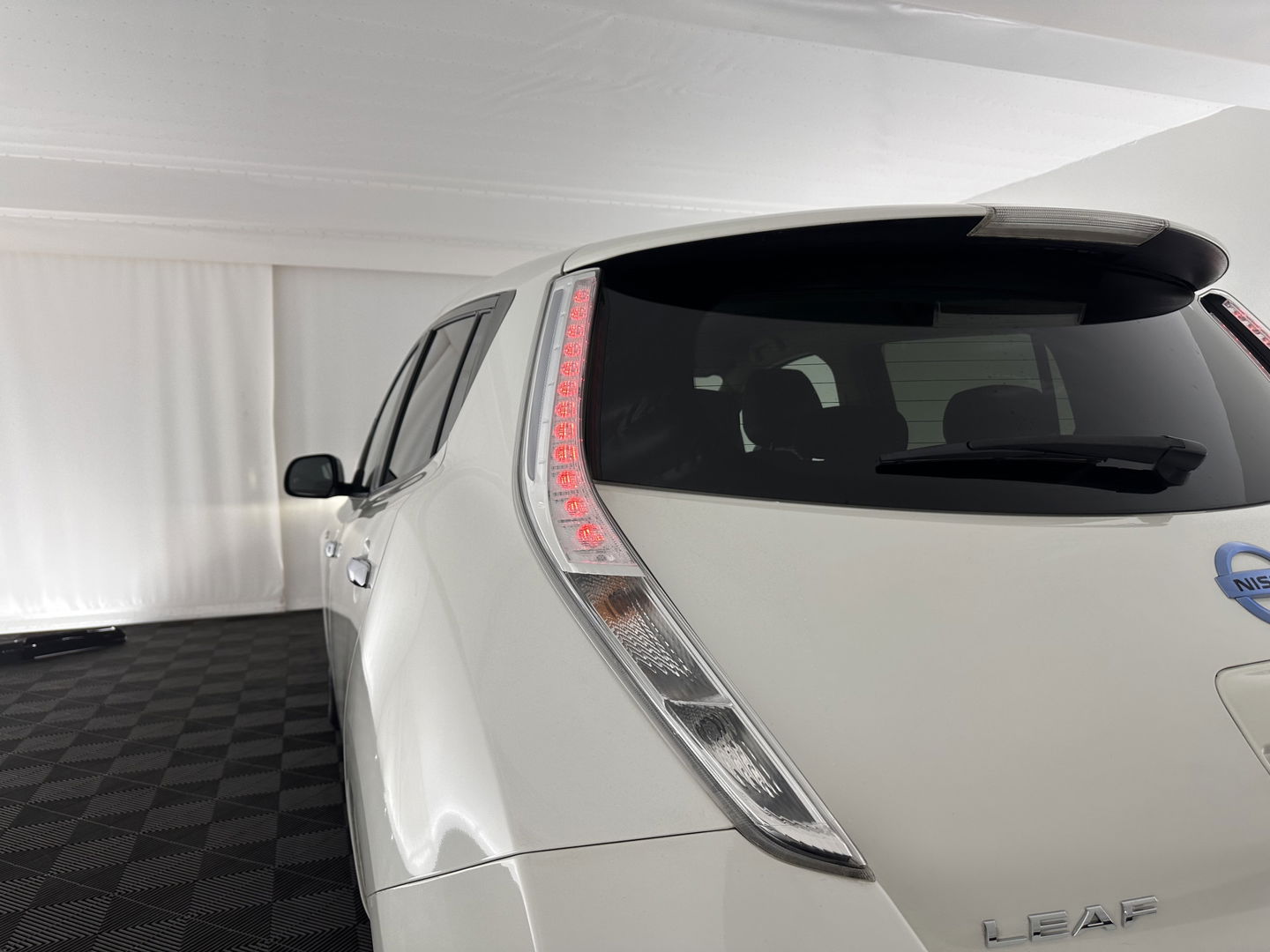 Nissan Leaf Tekna 30 kWh Aut. *LUXURY-LEATHER | FULL-LED | BOSE-SURROUND | TOP-VIEW | KEYLESS | NAVI-FULLMAP | ECC | HEATED-COMFORT-SEATS | CAMERA | DIGI-COCKPIT | 17"ALU*