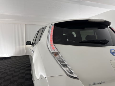 Nissan Leaf Tekna 30 kWh Aut. *LUXURY-LEATHER | FULL-LED | BOSE-SURROUND | TOP-VIEW | KEYLESS | NAVI-FULLMAP | ECC | HEATED-COMFORT-SEATS | CAMERA | DIGI-COCKPIT | 17"ALU*