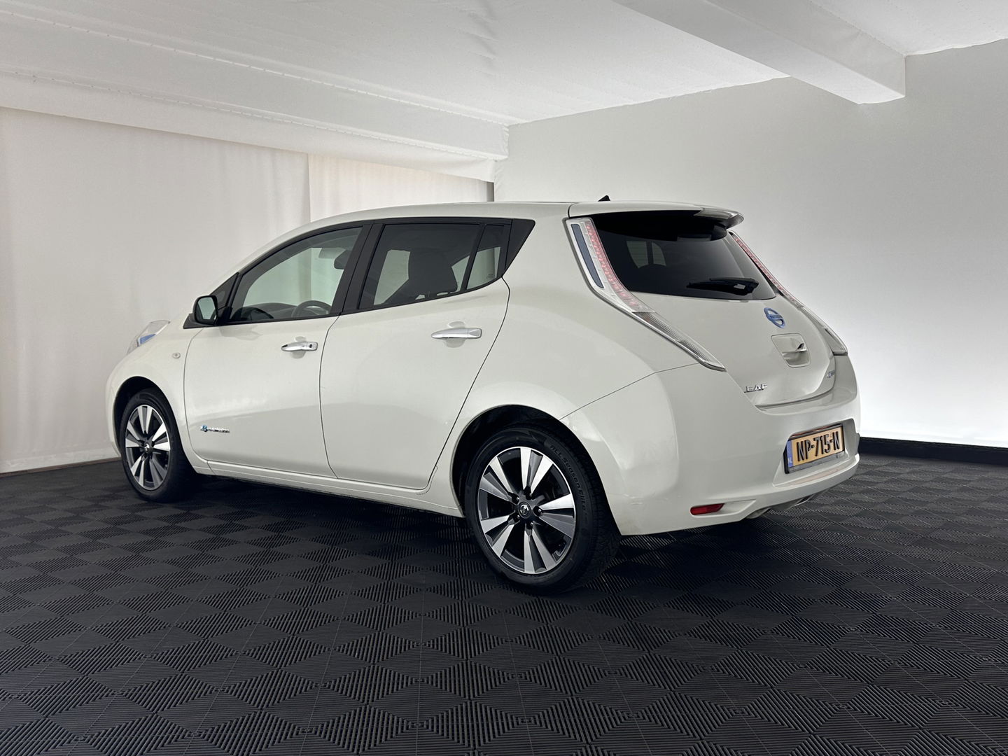 Nissan Leaf Tekna 30 kWh Aut. *LUXURY-LEATHER | FULL-LED | BOSE-SURROUND | TOP-VIEW | KEYLESS | NAVI-FULLMAP | ECC | HEATED-COMFORT-SEATS | CAMERA | DIGI-COCKPIT | 17"ALU*