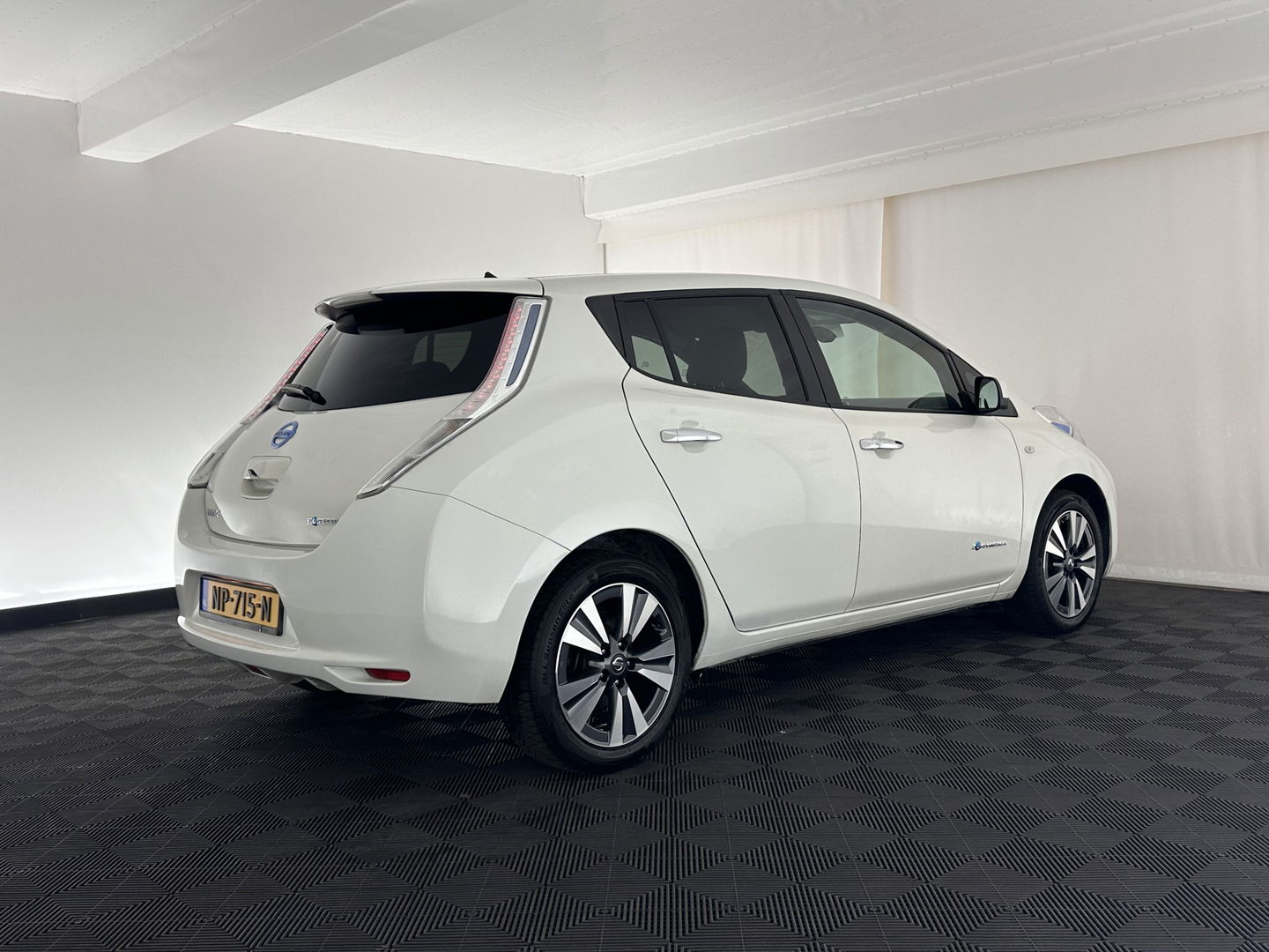 Nissan Leaf Tekna 30 kWh Aut. *LUXURY-LEATHER | FULL-LED | BOSE-SURROUND | TOP-VIEW | KEYLESS | NAVI-FULLMAP | ECC | HEATED-COMFORT-SEATS | CAMERA | DIGI-COCKPIT | 17"ALU*