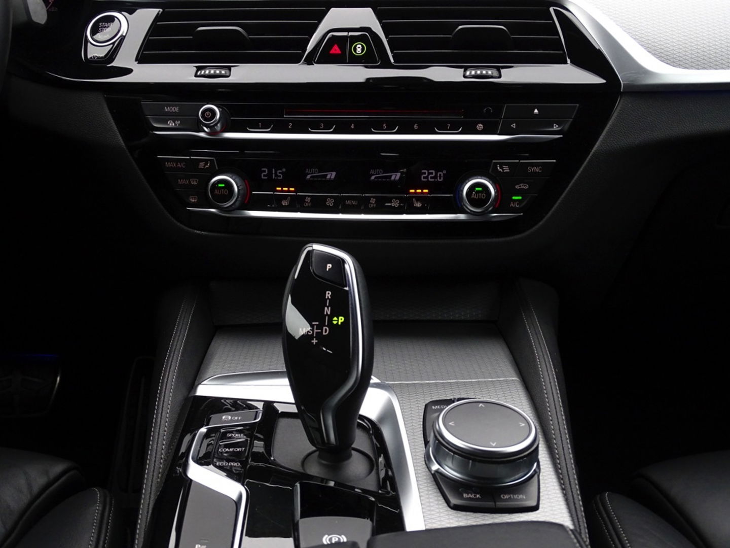 BMW 5 Serie 520i TwinTurbo 183PK High Ex. Ed. / LCI / M-pakket / LED *NAP*
