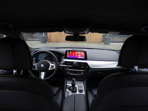 BMW 5 Serie 520i TwinTurbo 183PK High Ex. Ed. / LCI / M-pakket / LED *NAP*