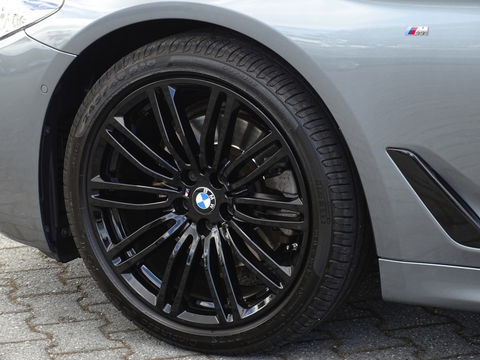 BMW 5 Serie 520i TwinTurbo 183PK High Ex. Ed. / LCI / M-pakket / LED *NAP*
