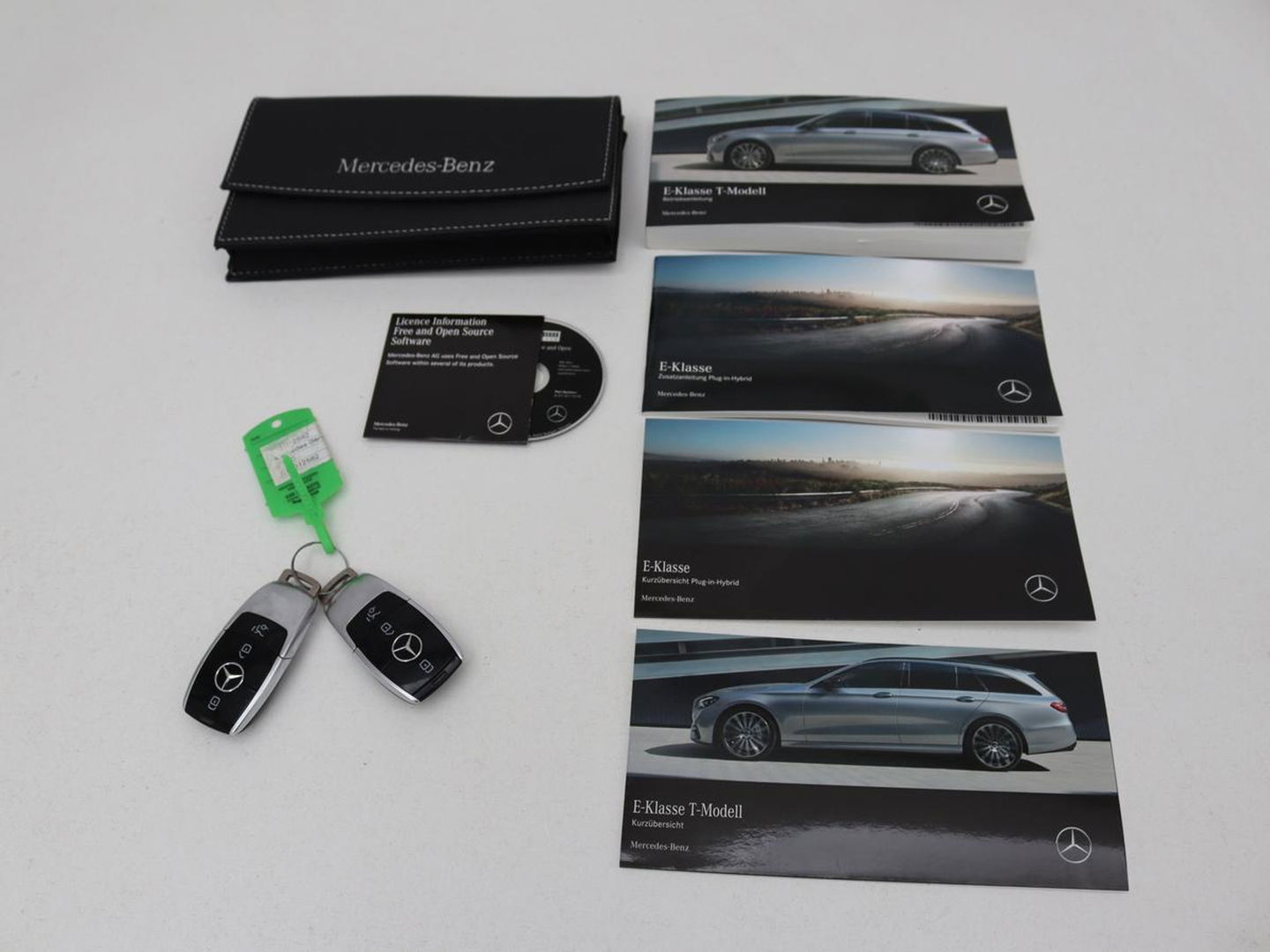 Mercedes-Benz E-Klasse 300de Avantgarde | Schuifdak | Stoelverwarming | Carplay | Sfeerverlichting | Trekhaak | 360 camera | Navigatie | Full LED