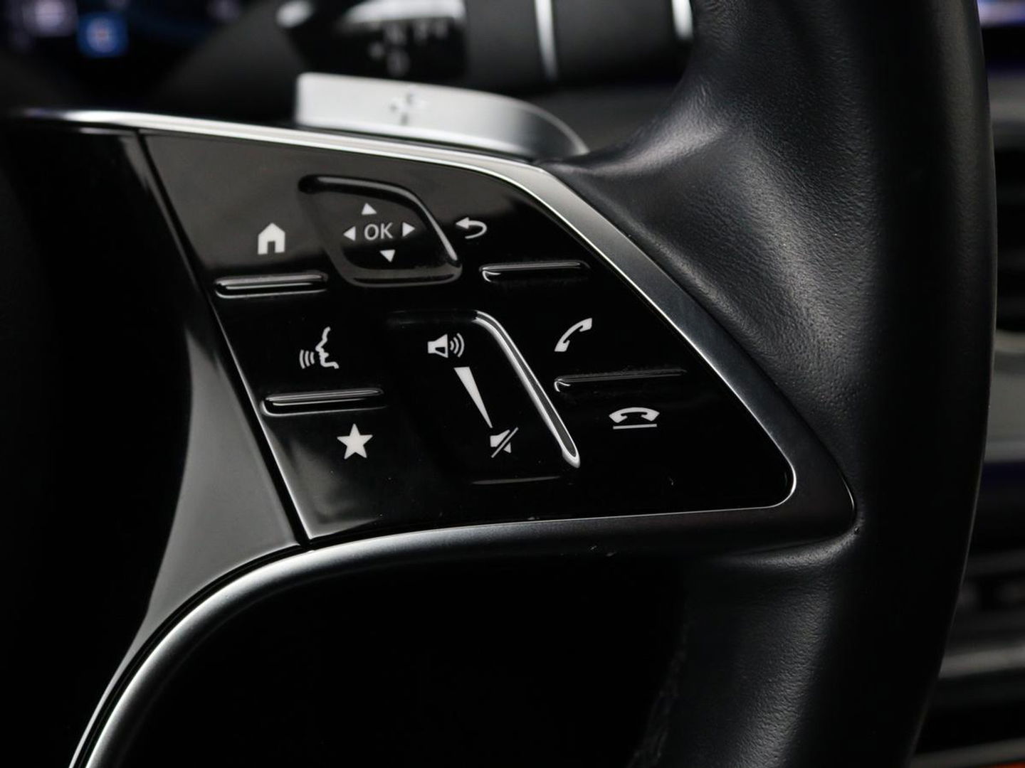 Mercedes-Benz E-Klasse 300de Avantgarde | Schuifdak | Stoelverwarming | Carplay | Sfeerverlichting | Trekhaak | 360 camera | Navigatie | Full LED