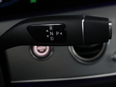 Mercedes-Benz E-Klasse 300de Avantgarde | Schuifdak | Stoelverwarming | Carplay | Sfeerverlichting | Trekhaak | 360 camera | Navigatie | Full LED