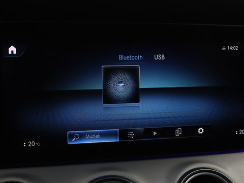 Mercedes-Benz E-Klasse 300de Avantgarde | Schuifdak | Stoelverwarming | Carplay | Sfeerverlichting | Trekhaak | 360 camera | Navigatie | Full LED