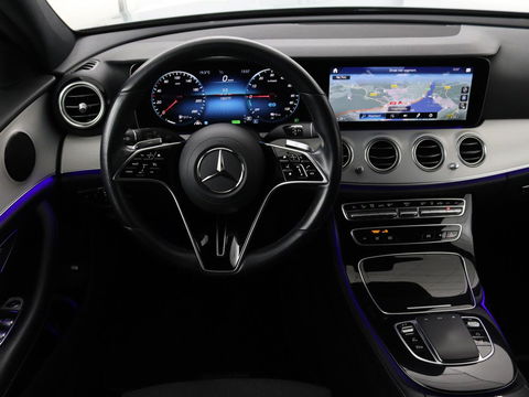 Mercedes-Benz E-Klasse 300de Avantgarde | Schuifdak | Stoelverwarming | Carplay | Sfeerverlichting | Trekhaak | 360 camera | Navigatie | Full LED