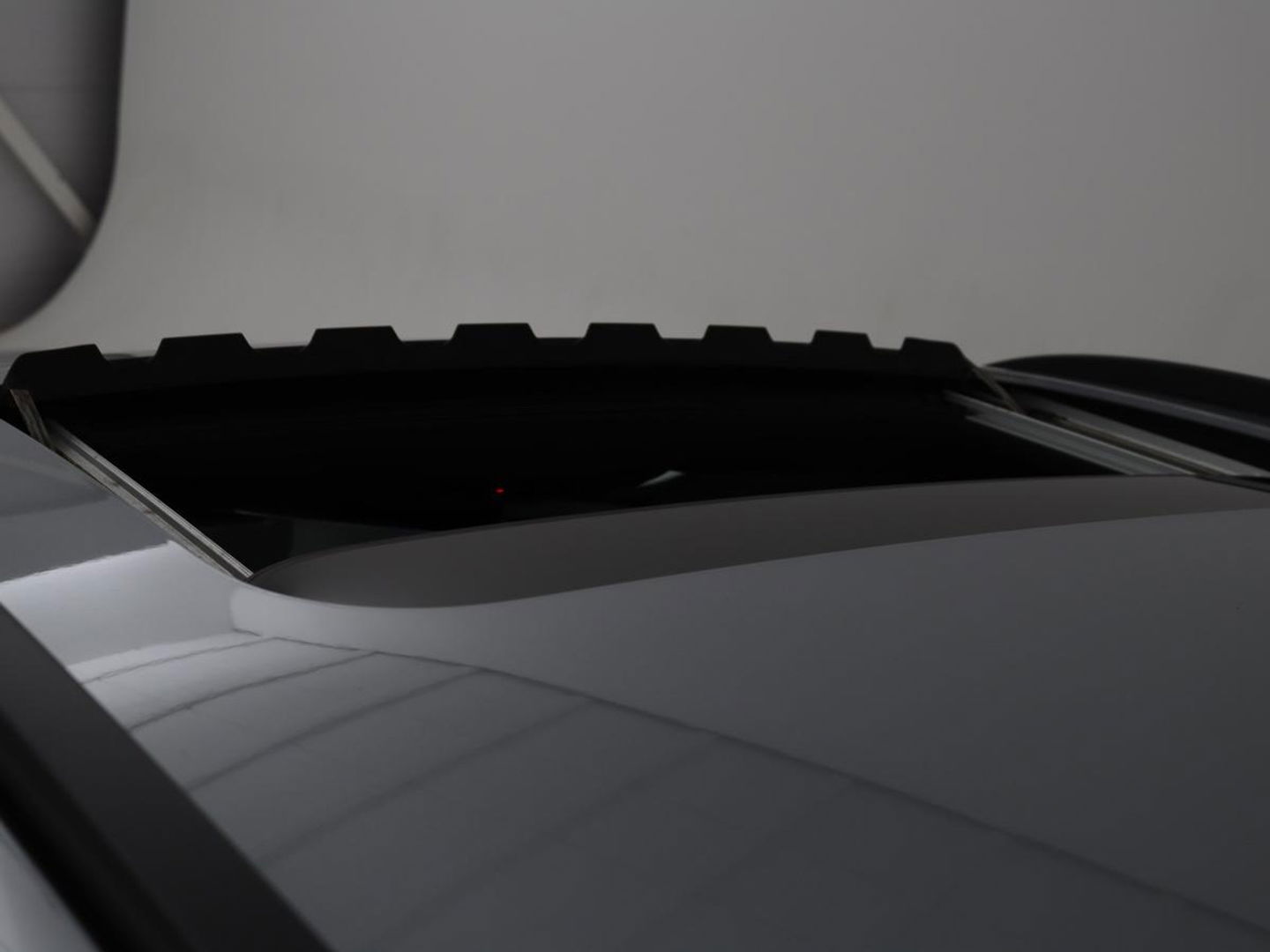 Mercedes-Benz E-Klasse 300de Avantgarde | Schuifdak | Stoelverwarming | Carplay | Sfeerverlichting | Trekhaak | 360 camera | Navigatie | Full LED