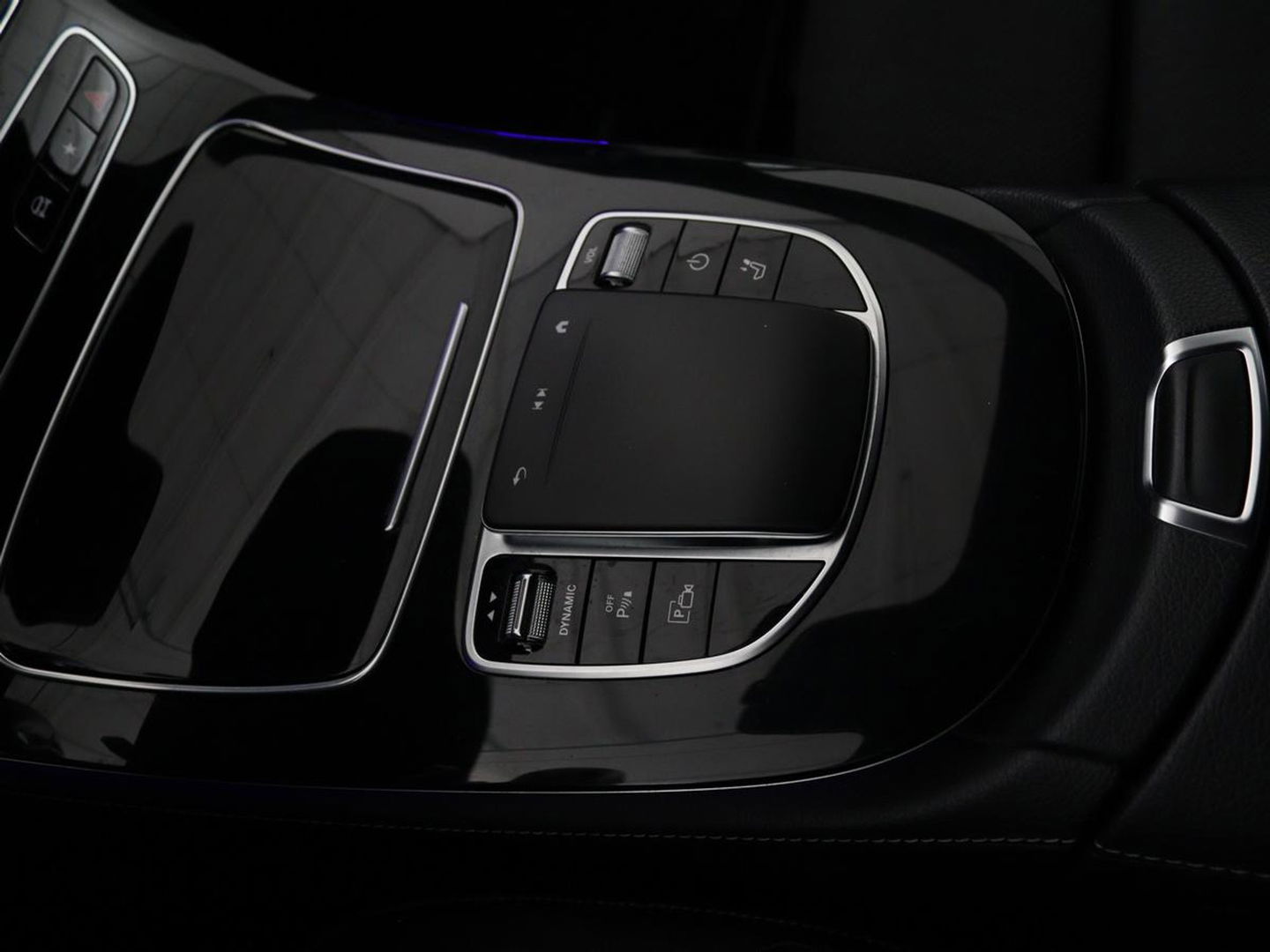 Mercedes-Benz E-Klasse 300de Avantgarde | Schuifdak | Stoelverwarming | Carplay | Sfeerverlichting | Trekhaak | 360 camera | Navigatie | Full LED