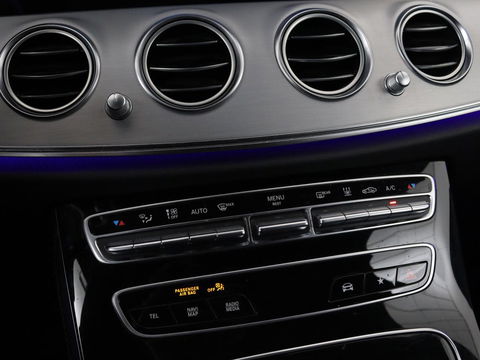 Mercedes-Benz E-Klasse 300de Avantgarde | Schuifdak | Stoelverwarming | Carplay | Sfeerverlichting | Trekhaak | 360 camera | Navigatie | Full LED