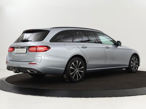 Mercedes-Benz E-Klasse 300de Avantgarde | Schuifdak | Stoelverwarming | Carplay | Sfeerverlichting | Trekhaak | 360 camera | Navigatie | Full LED