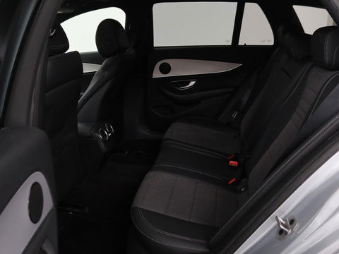 Mercedes-Benz E-Klasse 300de Avantgarde | Schuifdak | Stoelverwarming | Carplay | Sfeerverlichting | Trekhaak | 360 camera | Navigatie | Full LED