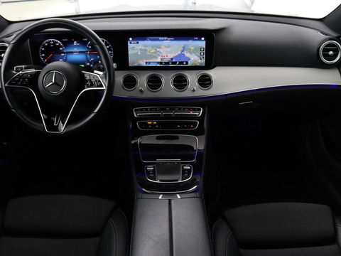 Mercedes-Benz E-Klasse 300de Avantgarde | Schuifdak | Stoelverwarming | Carplay | Sfeerverlichting | Trekhaak | 360 camera | Navigatie | Full LED