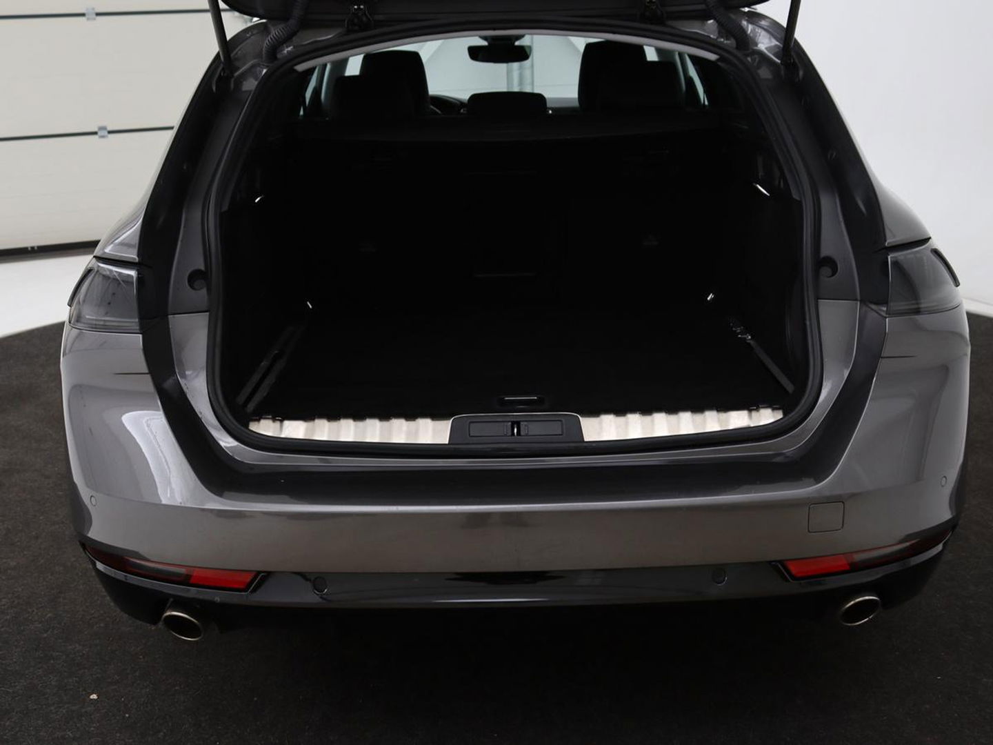 Peugeot 508 1.6 HYbrid Allure | Stoelverwarming | Focal Sound | Adaptive cruise | Camera | Carplay | Full LED | Keyless | Navigatie | Half leder | PHEV