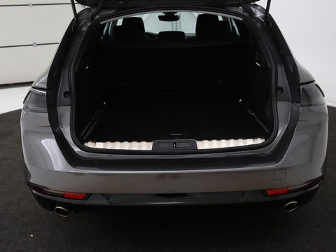 Peugeot 508 1.6 HYbrid Allure | Stoelverwarming | Focal Sound | Adaptive cruise | Camera | Carplay | Full LED | Keyless | Navigatie | Half leder | PHEV