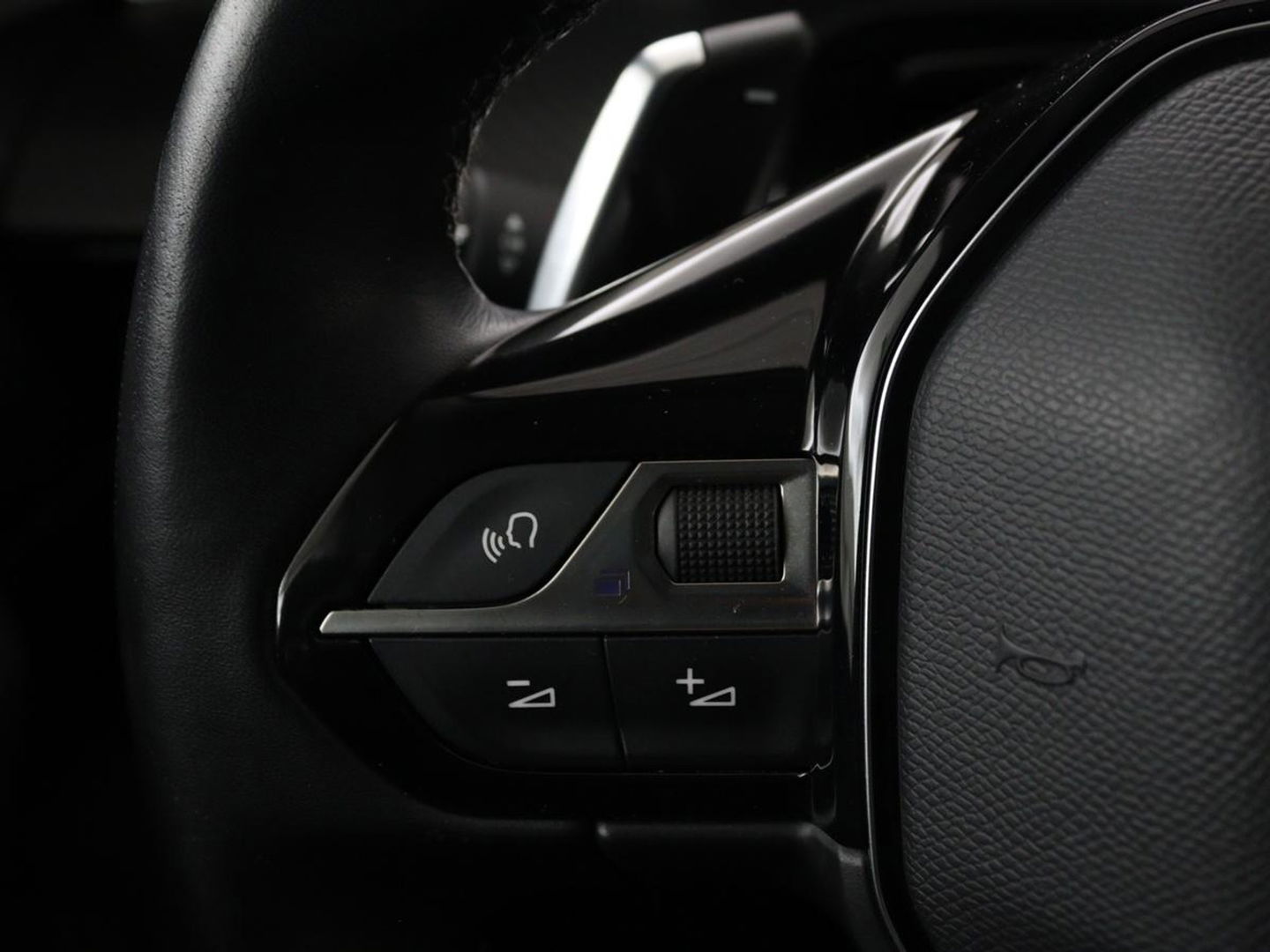 Peugeot 508 1.6 HYbrid Allure | Stoelverwarming | Focal Sound | Adaptive cruise | Camera | Carplay | Full LED | Keyless | Navigatie | Half leder | PHEV