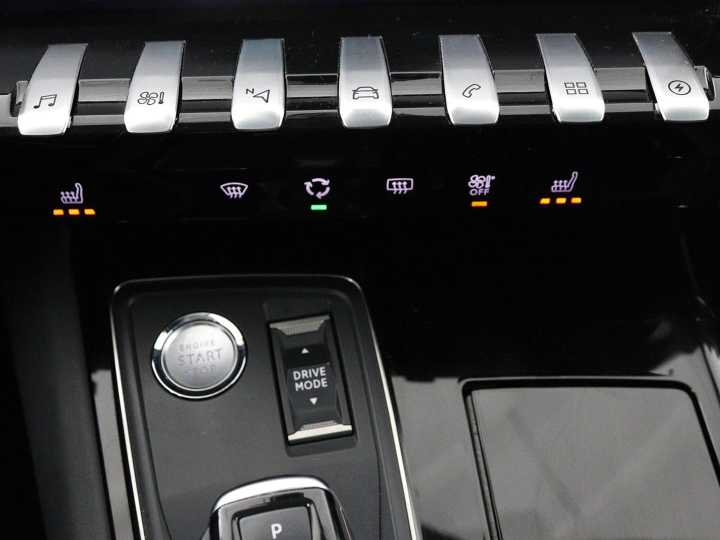 Peugeot 508 1.6 HYbrid Allure | Stoelverwarming | Focal Sound | Adaptive cruise | Camera | Carplay | Full LED | Keyless | Navigatie | Half leder | PHEV