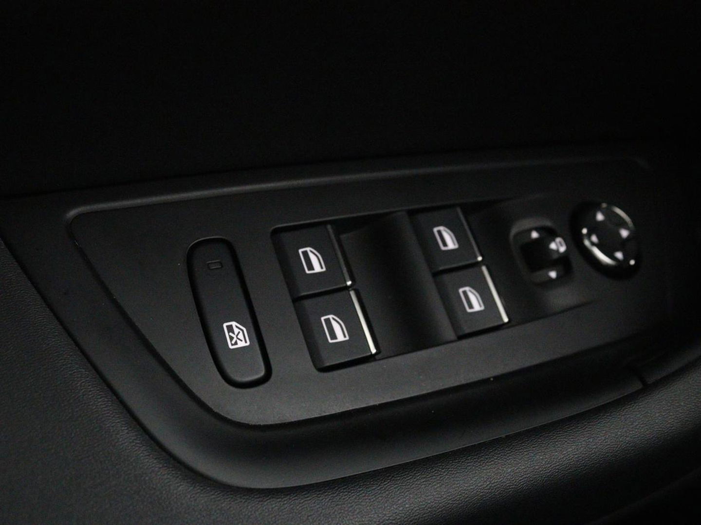 Peugeot 508 1.6 HYbrid Allure | Stoelverwarming | Focal Sound | Adaptive cruise | Camera | Carplay | Full LED | Keyless | Navigatie | Half leder | PHEV