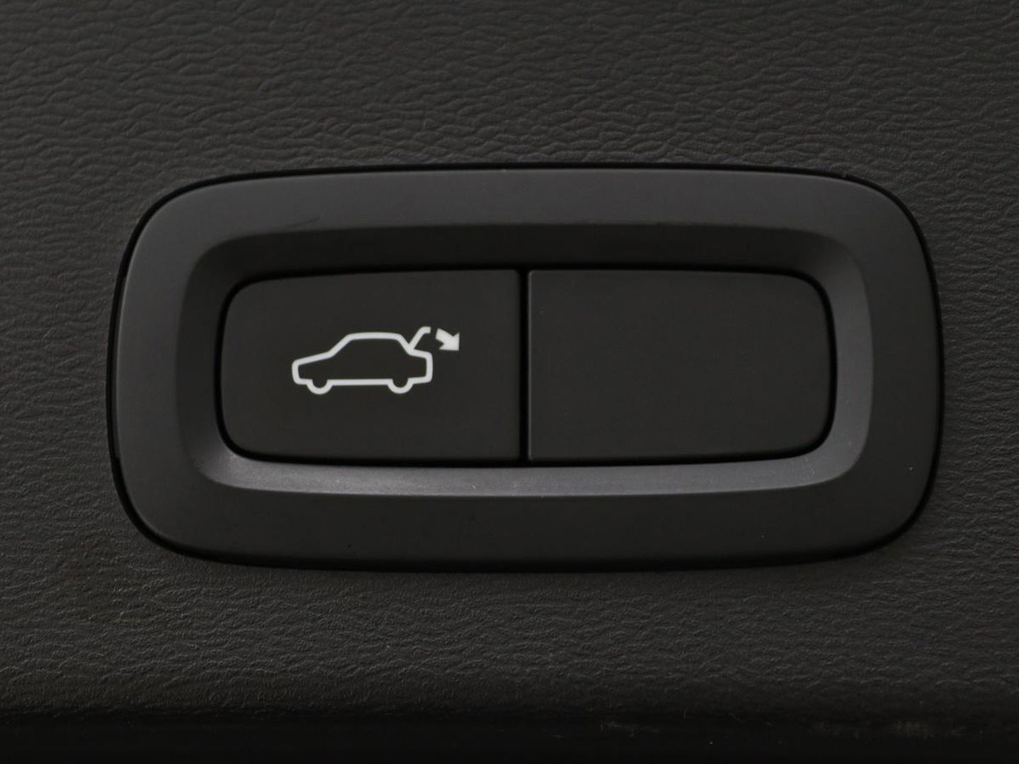 Volvo XC40 1.5 T3 Momentum | Stoelverwarming | Trekhaak | Carplay | Harman/Kardon | Camera | Navigatie | Half leder | Full LED