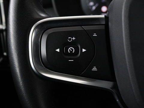 Volvo XC40 1.5 T3 Momentum | Stoelverwarming | Trekhaak | Carplay | Harman/Kardon | Camera | Navigatie | Half leder | Full LED