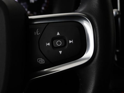 Volvo XC40 1.5 T3 Momentum | Stoelverwarming | Trekhaak | Carplay | Harman/Kardon | Camera | Navigatie | Half leder | Full LED