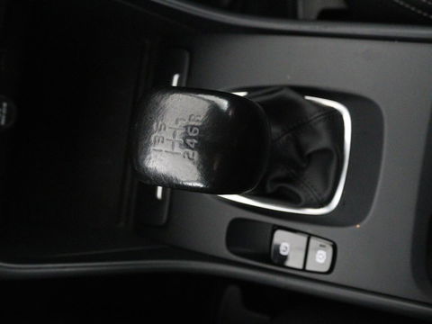 Volvo XC40 1.5 T3 Momentum | Stoelverwarming | Trekhaak | Carplay | Harman/Kardon | Camera | Navigatie | Half leder | Full LED