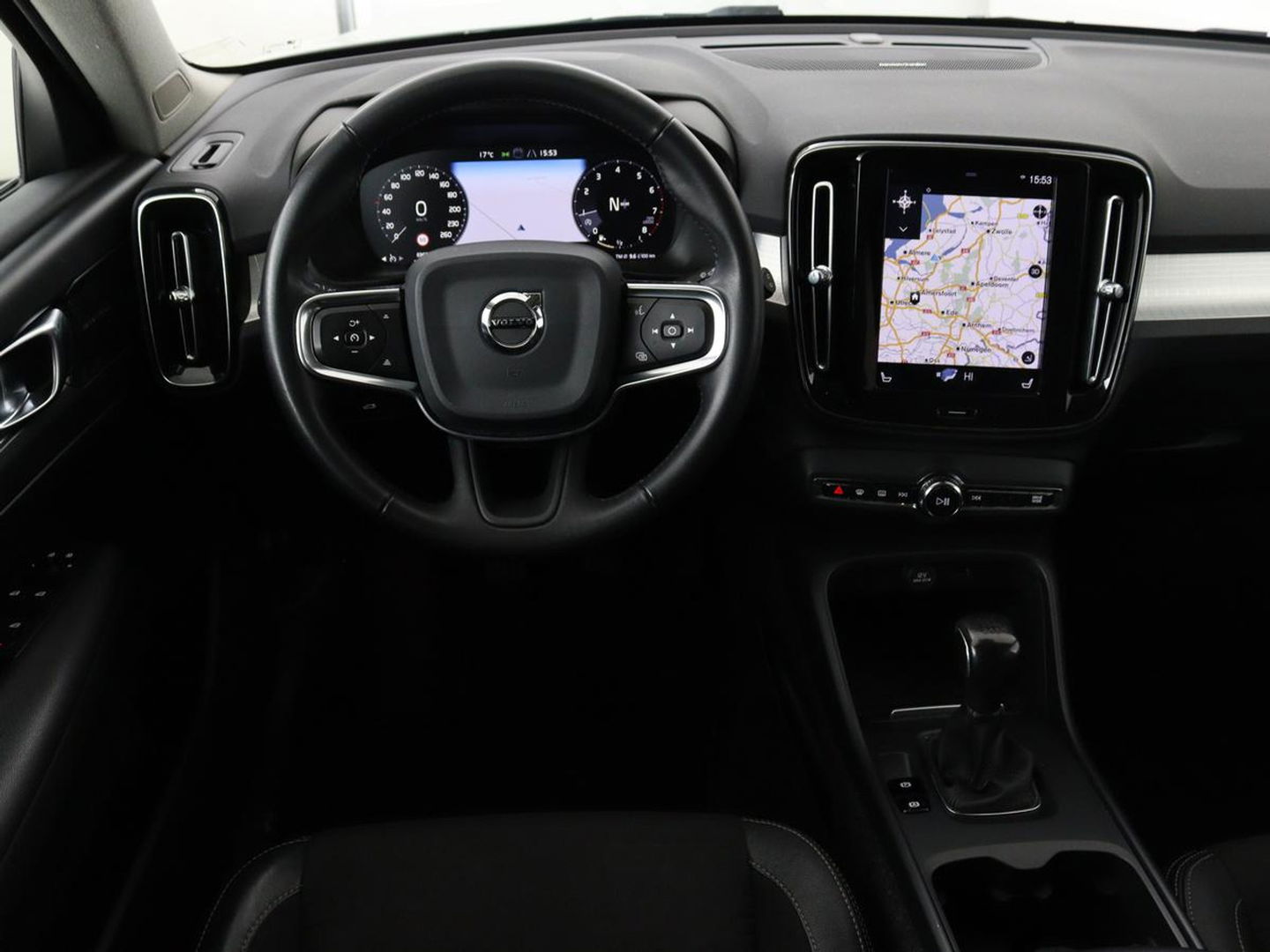 Volvo XC40 1.5 T3 Momentum | Stoelverwarming | Trekhaak | Carplay | Harman/Kardon | Camera | Navigatie | Half leder | Full LED