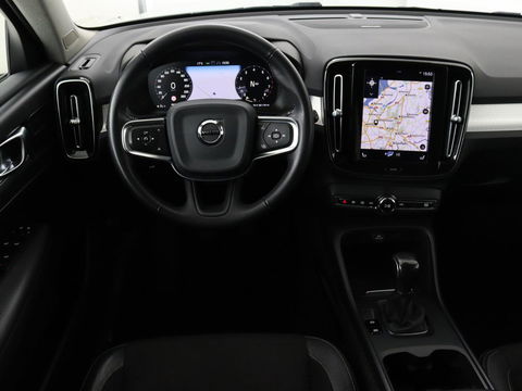 Volvo XC40 1.5 T3 Momentum | Stoelverwarming | Trekhaak | Carplay | Harman/Kardon | Camera | Navigatie | Half leder | Full LED
