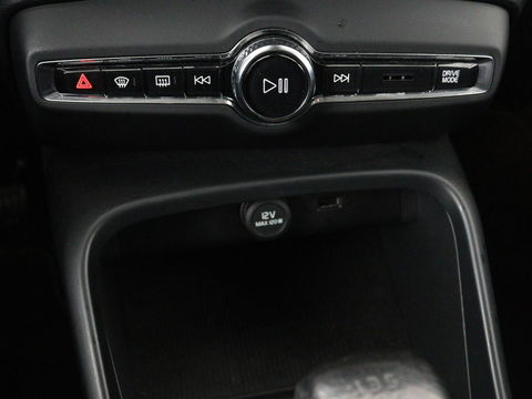 Volvo XC40 1.5 T3 Momentum | Stoelverwarming | Trekhaak | Carplay | Harman/Kardon | Camera | Navigatie | Half leder | Full LED