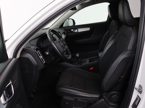 Volvo XC40 1.5 T3 Momentum | Stoelverwarming | Trekhaak | Carplay | Harman/Kardon | Camera | Navigatie | Half leder | Full LED