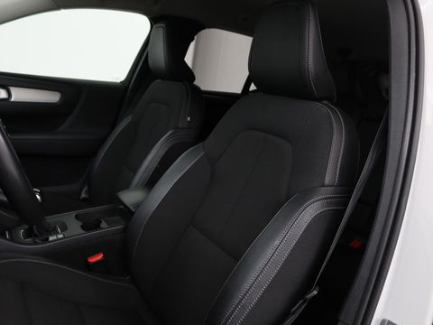 Volvo XC40 1.5 T3 Momentum | Stoelverwarming | Trekhaak | Carplay | Harman/Kardon | Camera | Navigatie | Half leder | Full LED