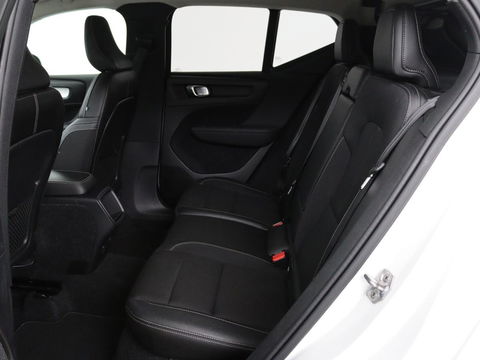 Volvo XC40 1.5 T3 Momentum | Stoelverwarming | Trekhaak | Carplay | Harman/Kardon | Camera | Navigatie | Half leder | Full LED