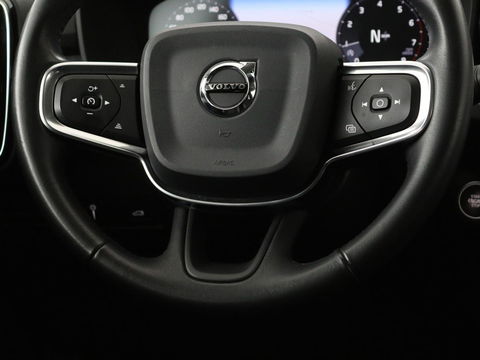 Volvo XC40 1.5 T3 Momentum | Stoelverwarming | Trekhaak | Carplay | Harman/Kardon | Camera | Navigatie | Half leder | Full LED