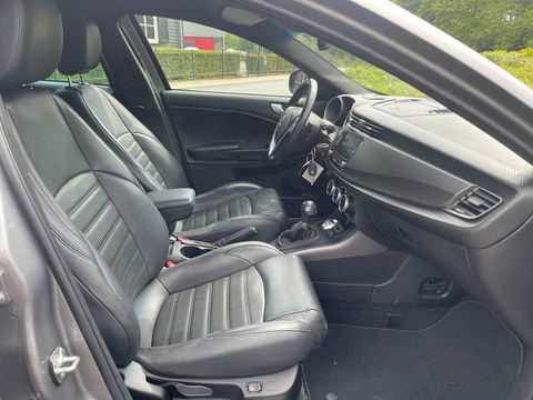 Alfa Romeo Giulietta 1.4 Turbo 170PK MultiAir Super Automaat Leer Navi Led-Xenon