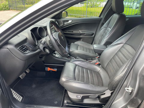 Alfa Romeo Giulietta 1.4 Turbo 170PK MultiAir Super Automaat Leer Navi Led-Xenon