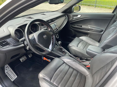 Alfa Romeo Giulietta 1.4 Turbo 170PK MultiAir Super Automaat Leer Navi Led-Xenon