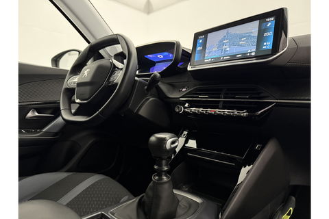 Peugeot 2008 1.2 PureTech 360 Camera LED Virtual Trekhaak Parelmoer Carplay Clima Cruise Navi 18"LMV PDC