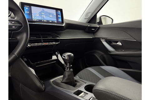 Peugeot 2008 1.2 PureTech 360 Camera LED Virtual Trekhaak Parelmoer Carplay Clima Cruise Navi 18"LMV PDC