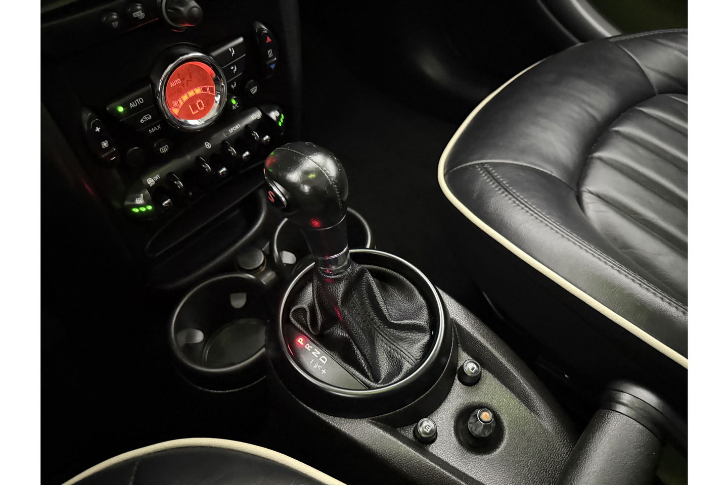 MINI Cooper Countryman 1.6 Cooper S ALL4 Chili 184PK Airco Cruise LED harman/kardon Leder 18"LMV Parkeersensoren