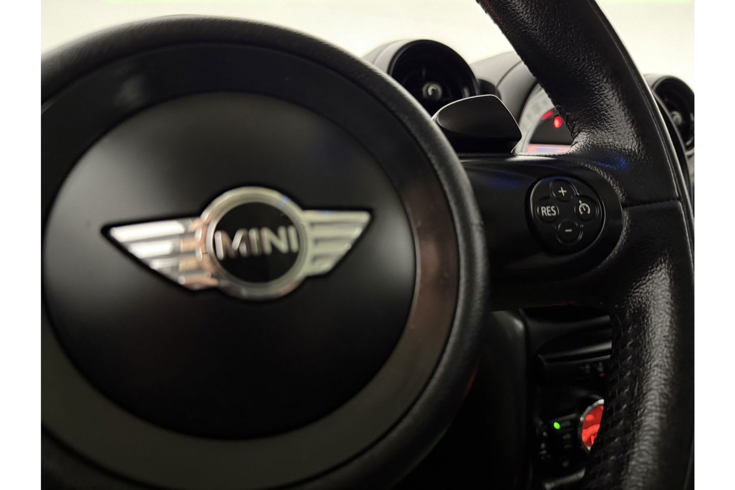 MINI Cooper Countryman 1.6 Cooper S ALL4 Chili 184PK Airco Cruise LED harman/kardon Leder 18"LMV Parkeersensoren